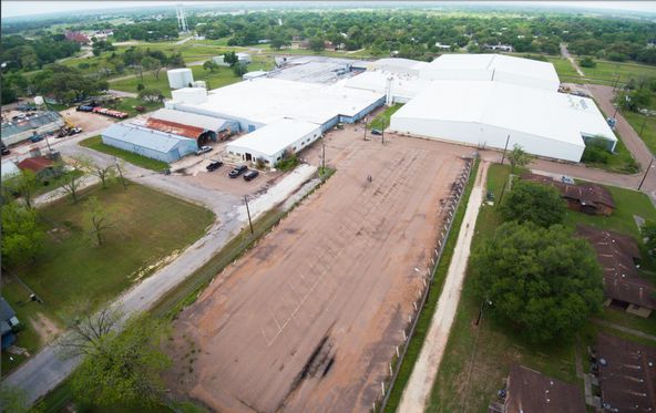 For Sale | 336,936 SF South Texas Industrial Facility: 516 W Live Oak St, Cuero, TX 77954